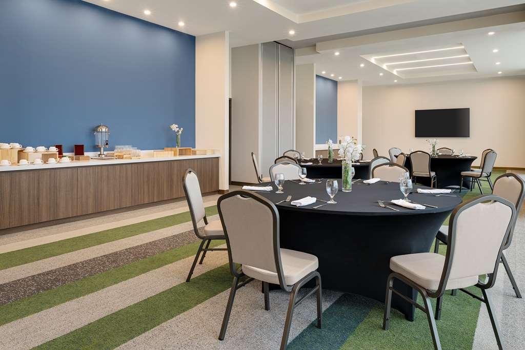 Hilton Garden Inn San Jose Airport City Mall Алахуела Зручності фото